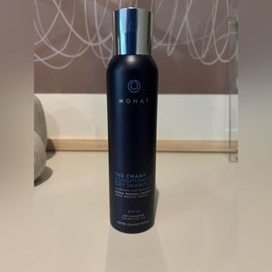 Monat the champ dry shampoo